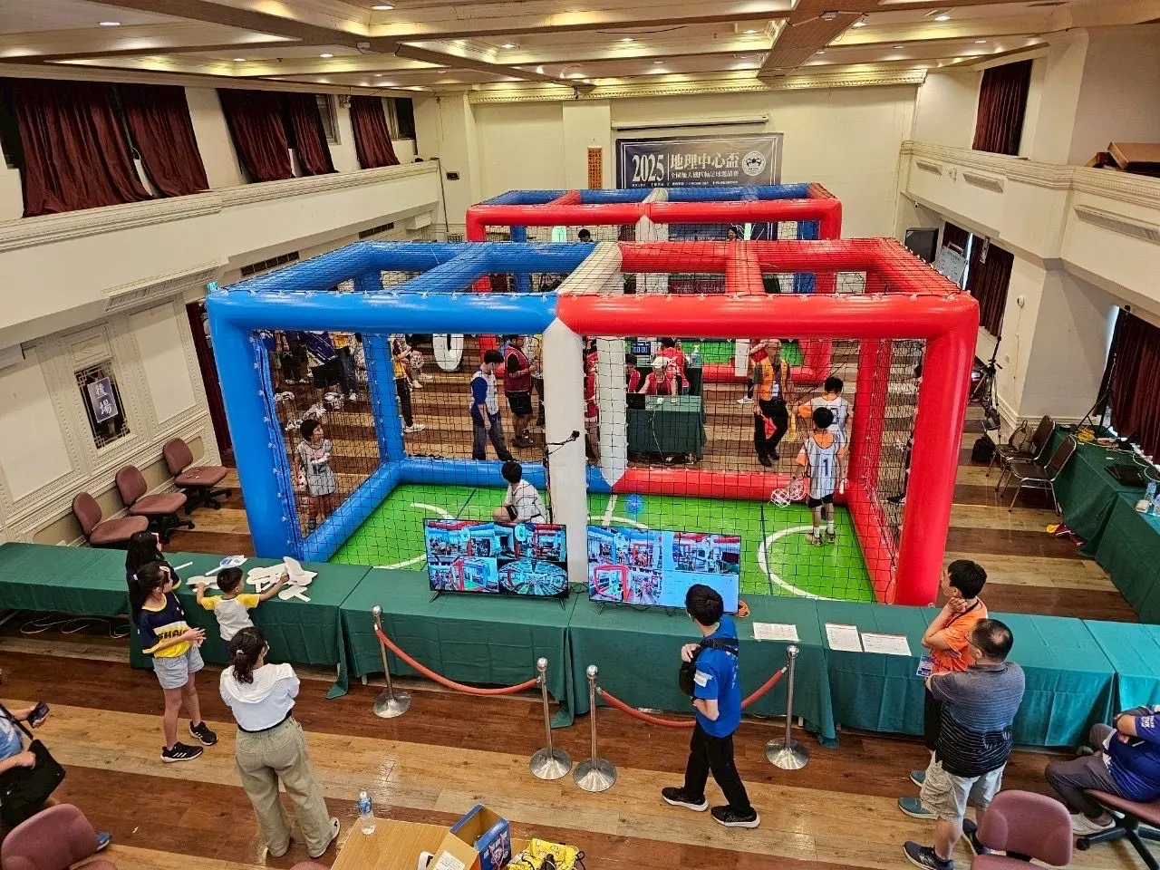 鎮寶大飯店國際會議廳可同時進行兩場賽事