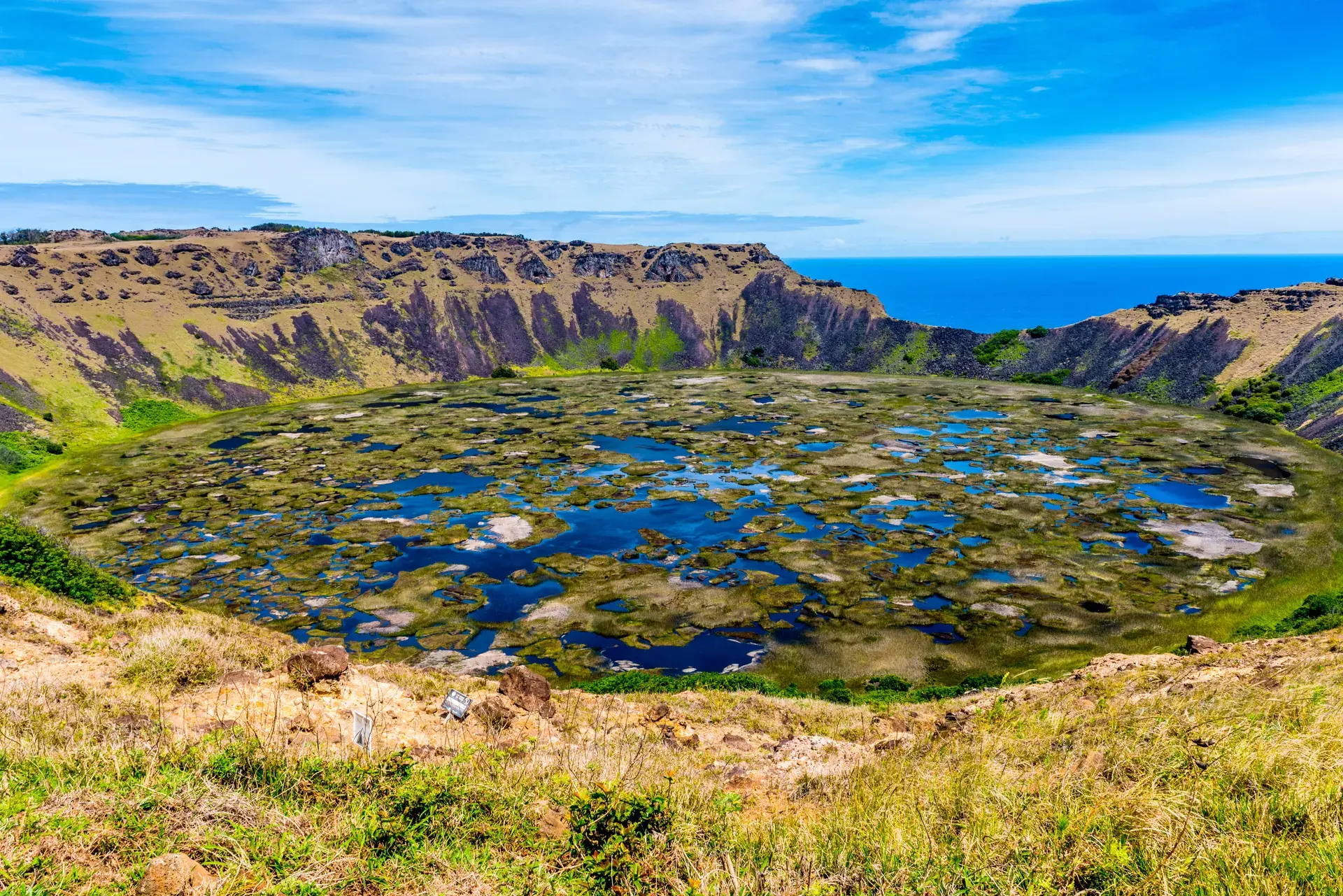 智利復活節島11 聖湖拉諾·考火山（rano Kau）火山口。