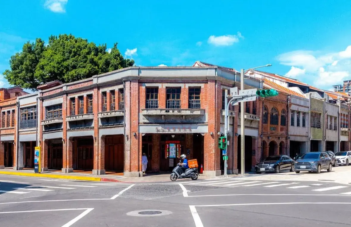 邊美妍 邊麵」변미연 변면 @byeonnoodle以溫柔色調捕捉旅行中的細節，從女性視角詮釋臺北的日常感性