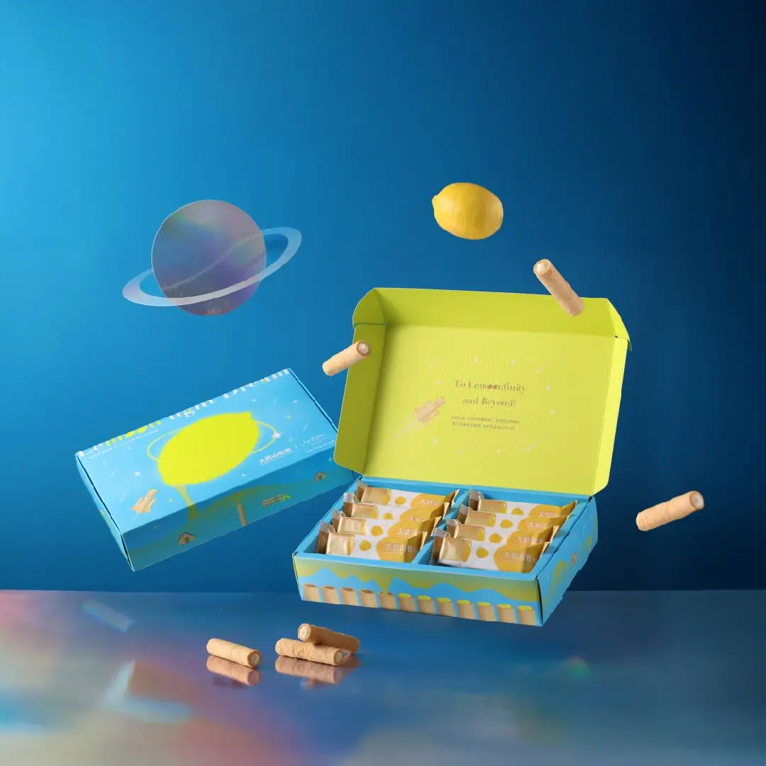 充滿童趣與想像力的「檸星漫遊 Lemoon Light Dream 蛋捲禮盒」，將酥香厚餡蛋捲幻化成太空火箭與夢想列車