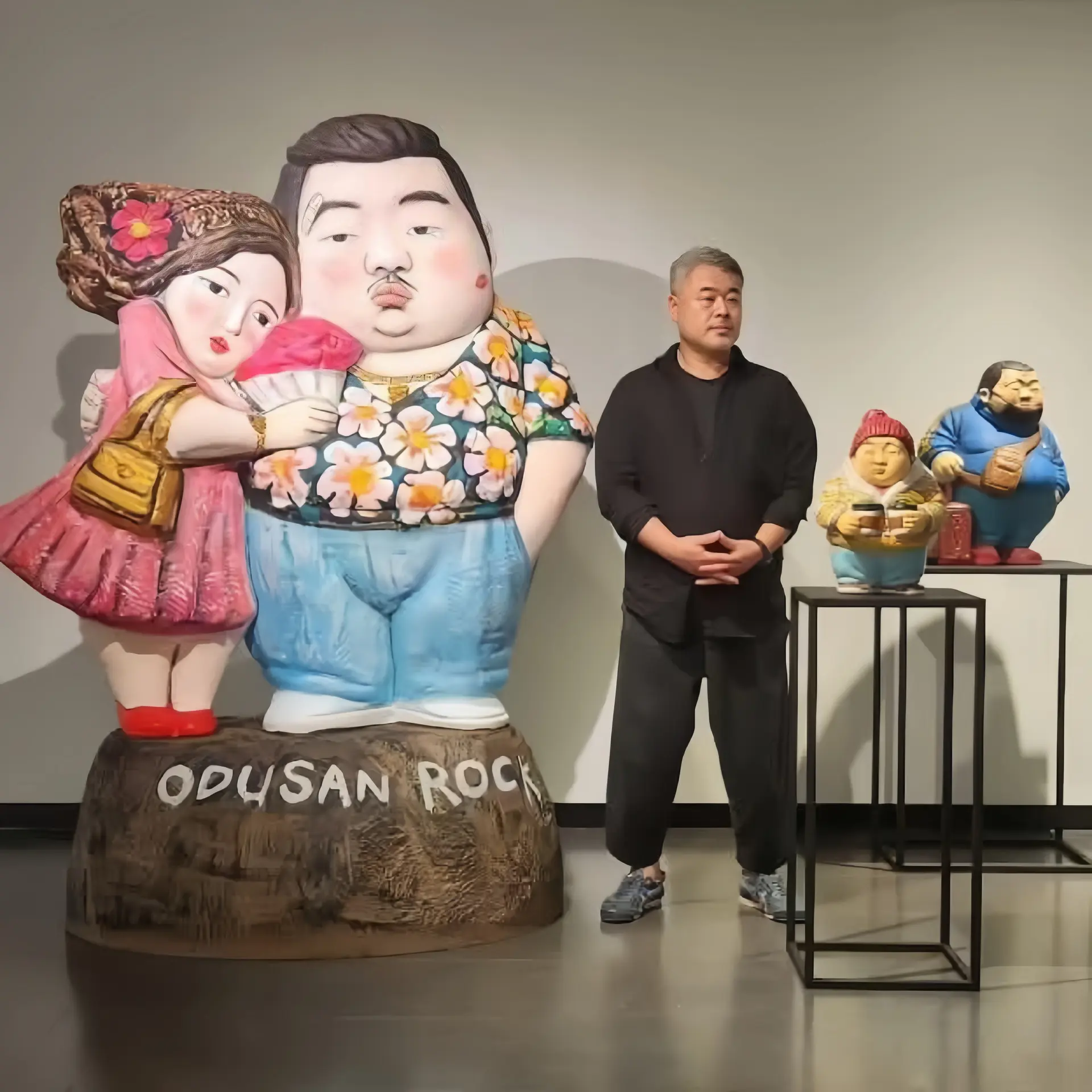 當代藝術家金元根，以風格鮮明的創作語言，揭開中年人生的溫柔篇章。 00