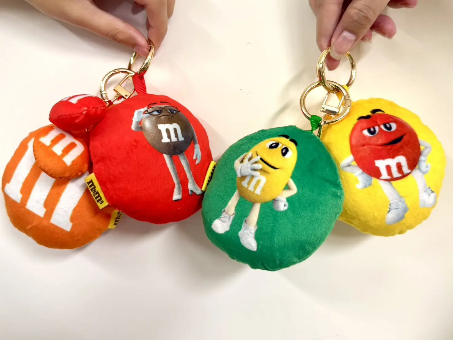 Mms®巧克力豆絨毛鑰匙圈潮萌力來襲2