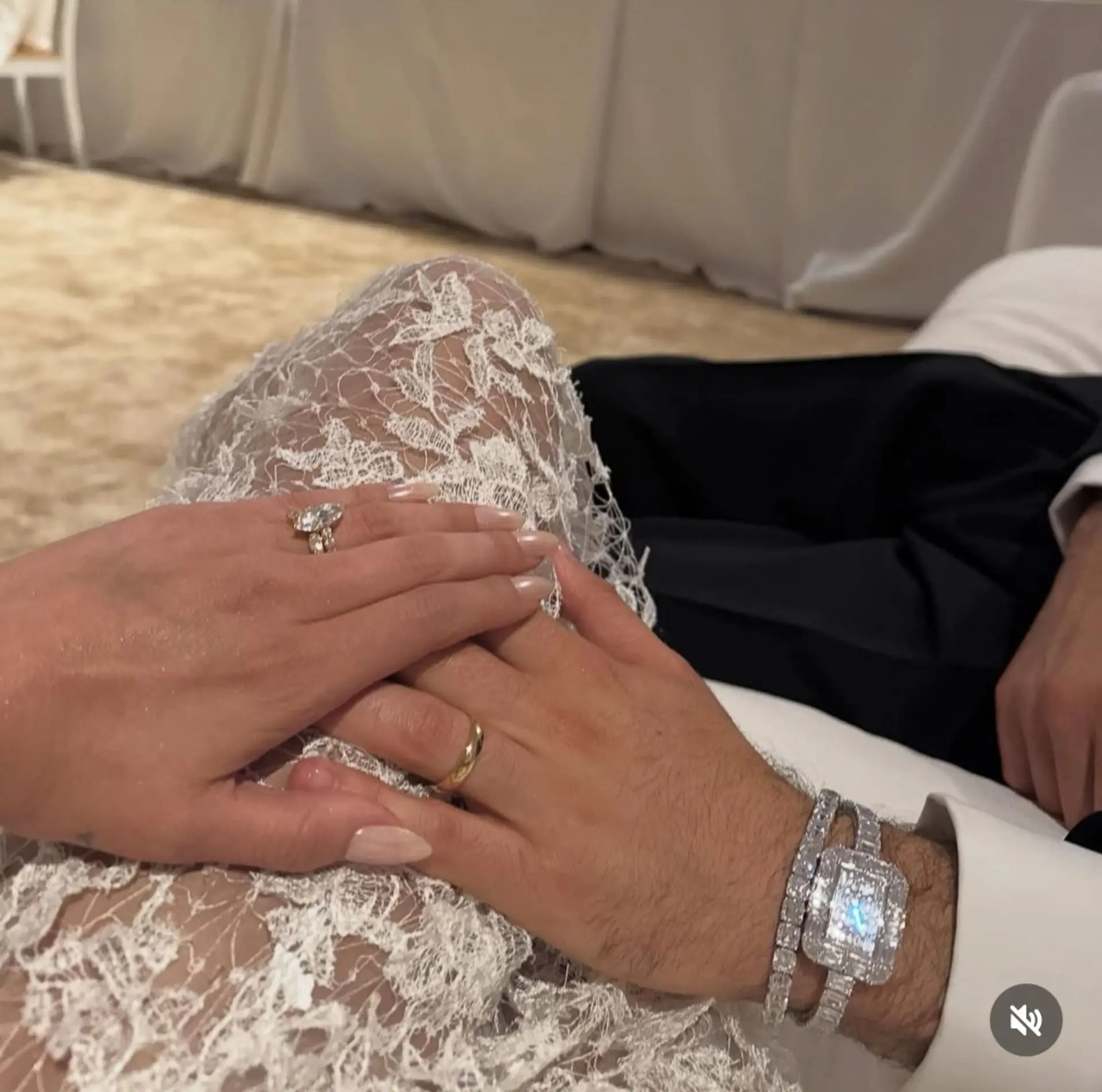 【selenagomez】現實版迪士尼公主賽琳娜戈梅茲的夢幻婚紗 Selena Gomez 配件02