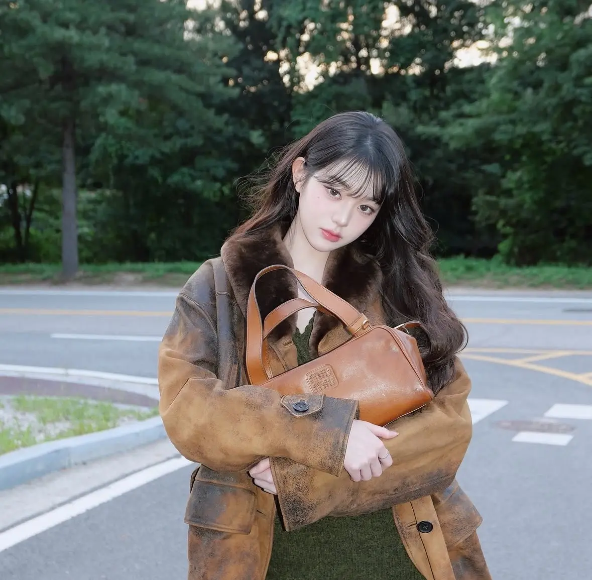 2025秋冬穿搭靈感指南！2025秋冬麂皮單品 Miumiu