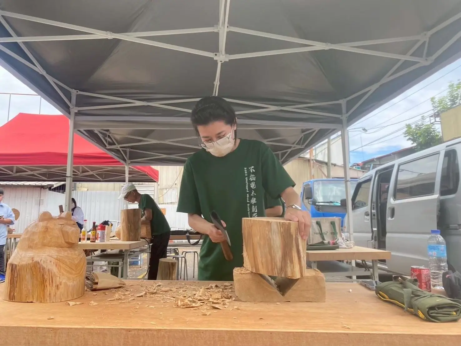 【埔里鎮寶大飯店】南投飯店推薦 南投特色活動 每件木雕作品都是藝術家一刀一鑿完成