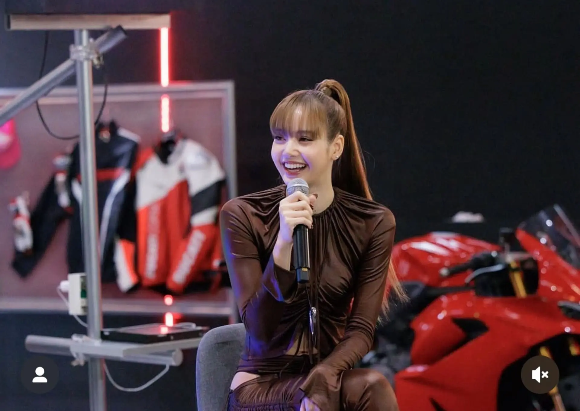 【wearelloud】lisa Blackpink 活動照01