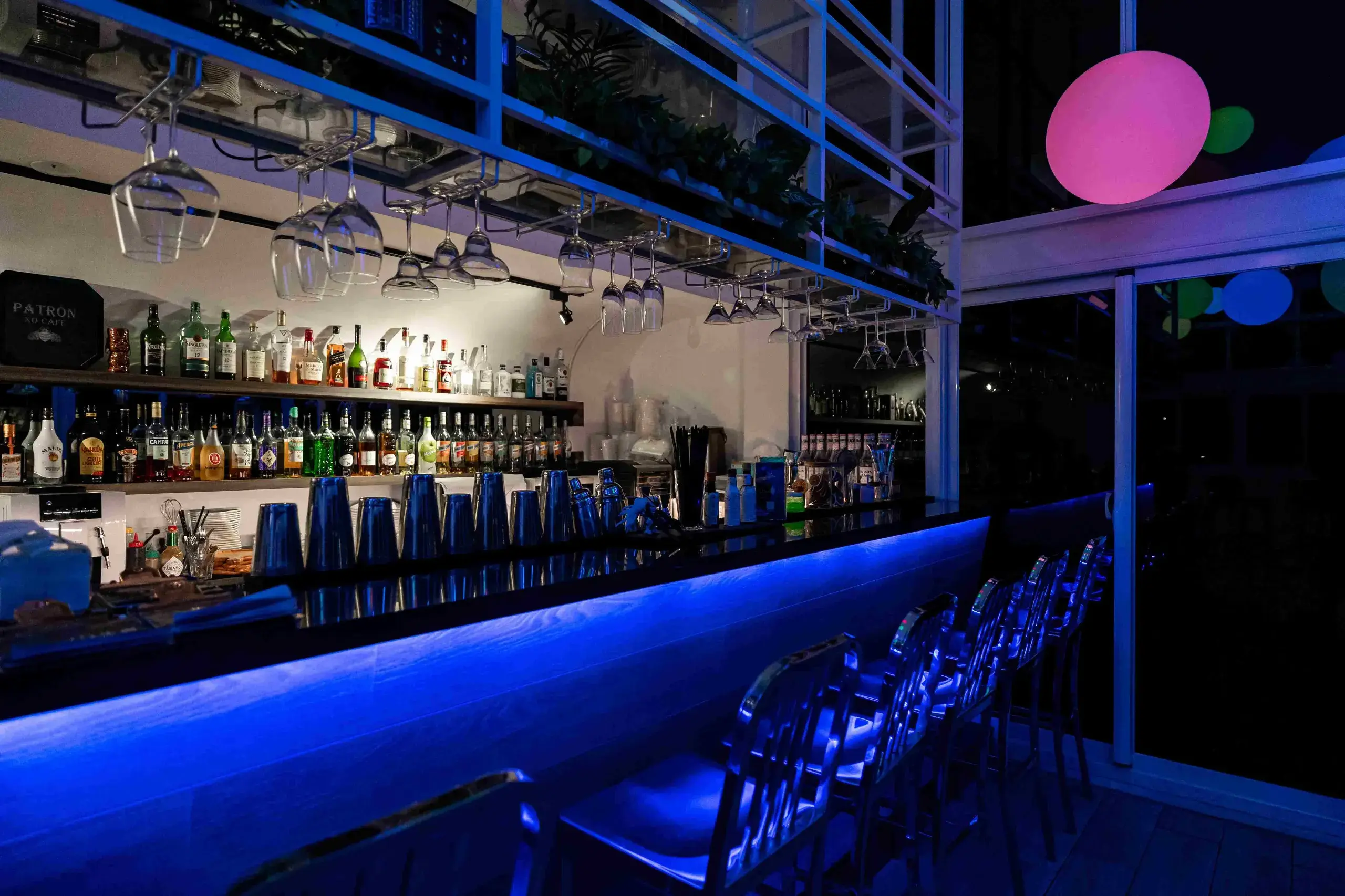 【虎尾春秋】沐砌 Moon Chill酒吧是虎尾熱門的深夜打卡地標。