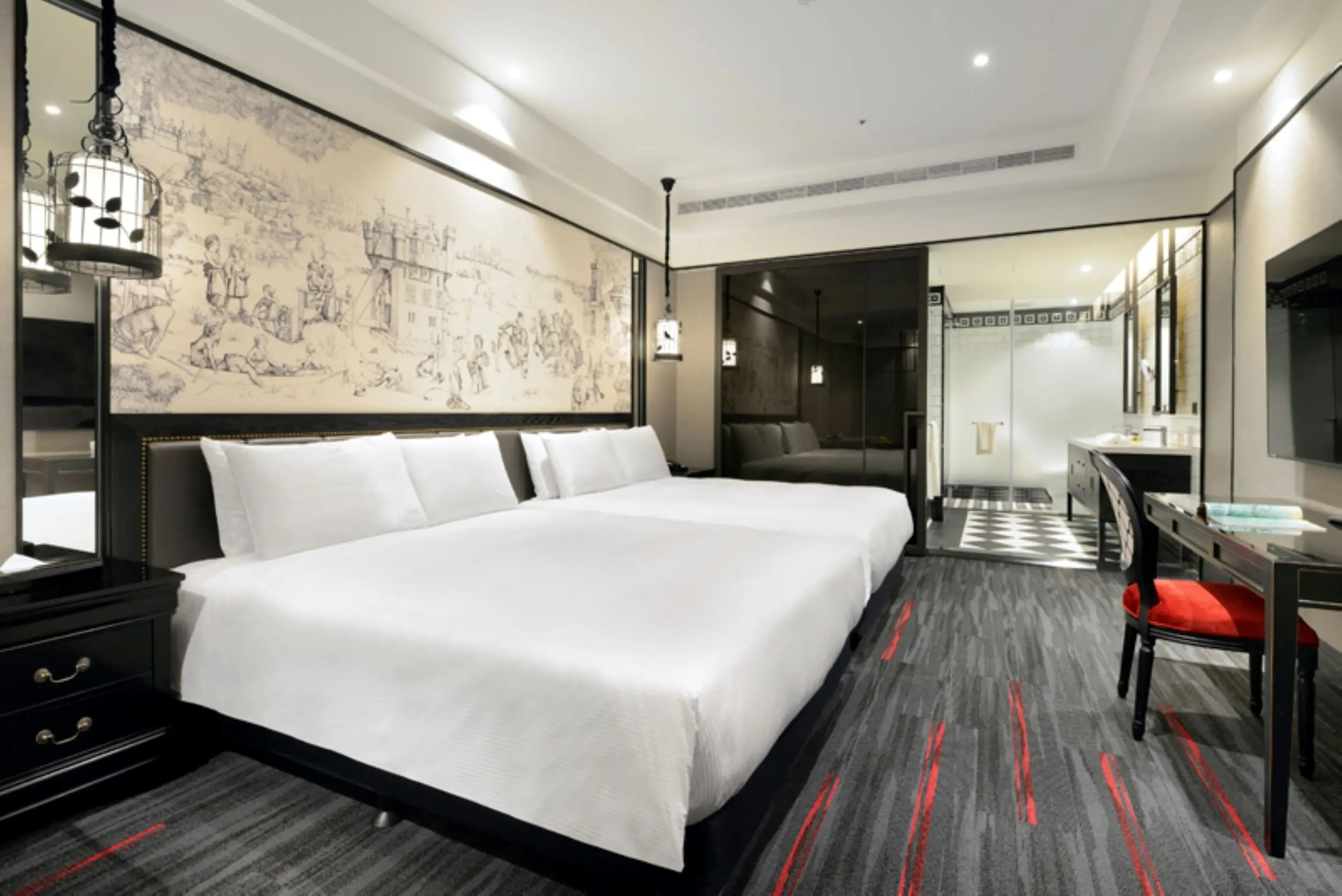 【內湖凱旋酒店】2025台北飯店推薦 豪華四人房以黑白雅緻的現代設計與柔和燈光，打造寬敞舒適的休憩空間，適合家人或好友共享悠閒時光