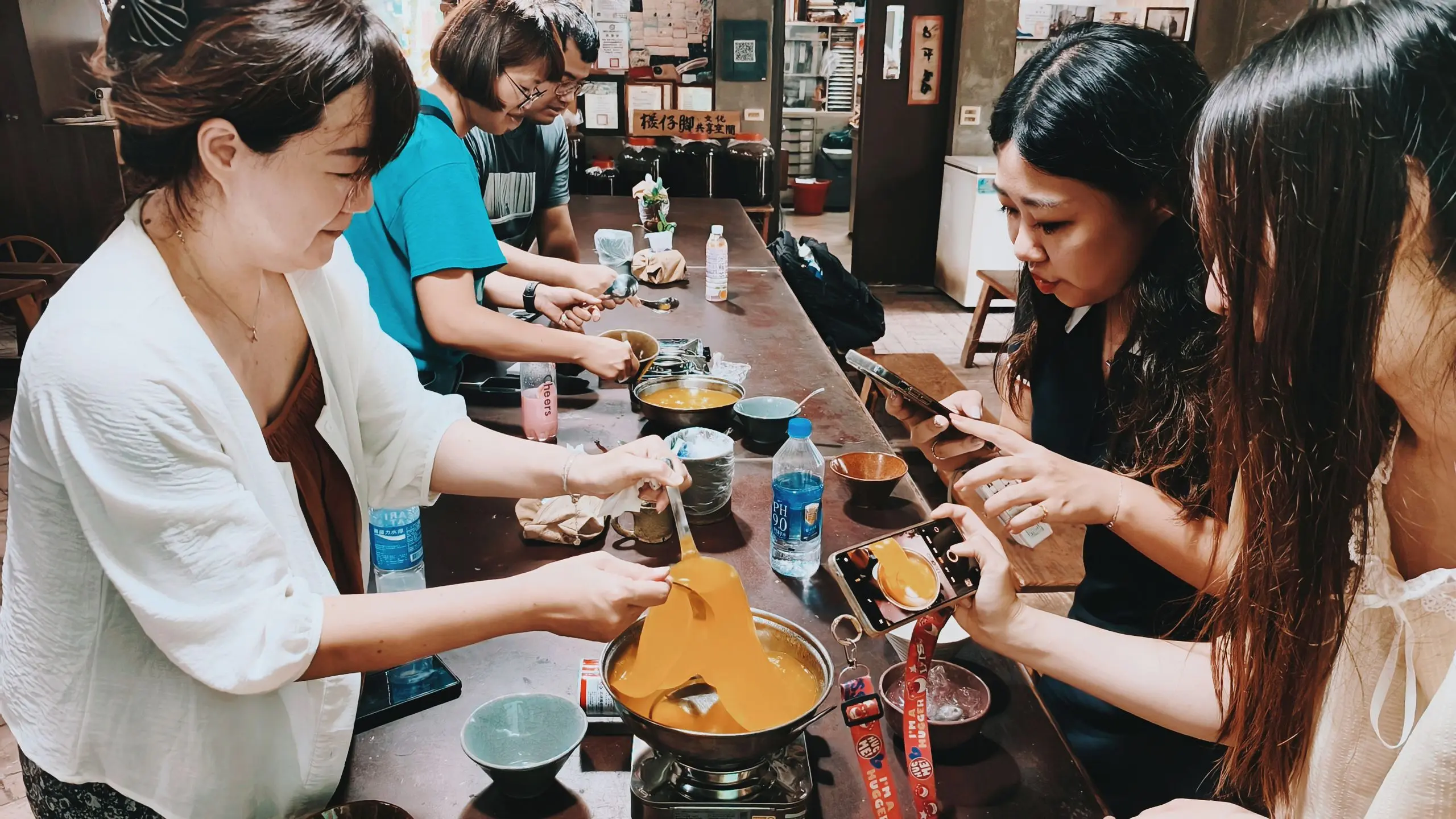 【梓辰文化】2025台灣在地故事 絞胎的成品與陶土的顏色跟揉製的呈現方式展示