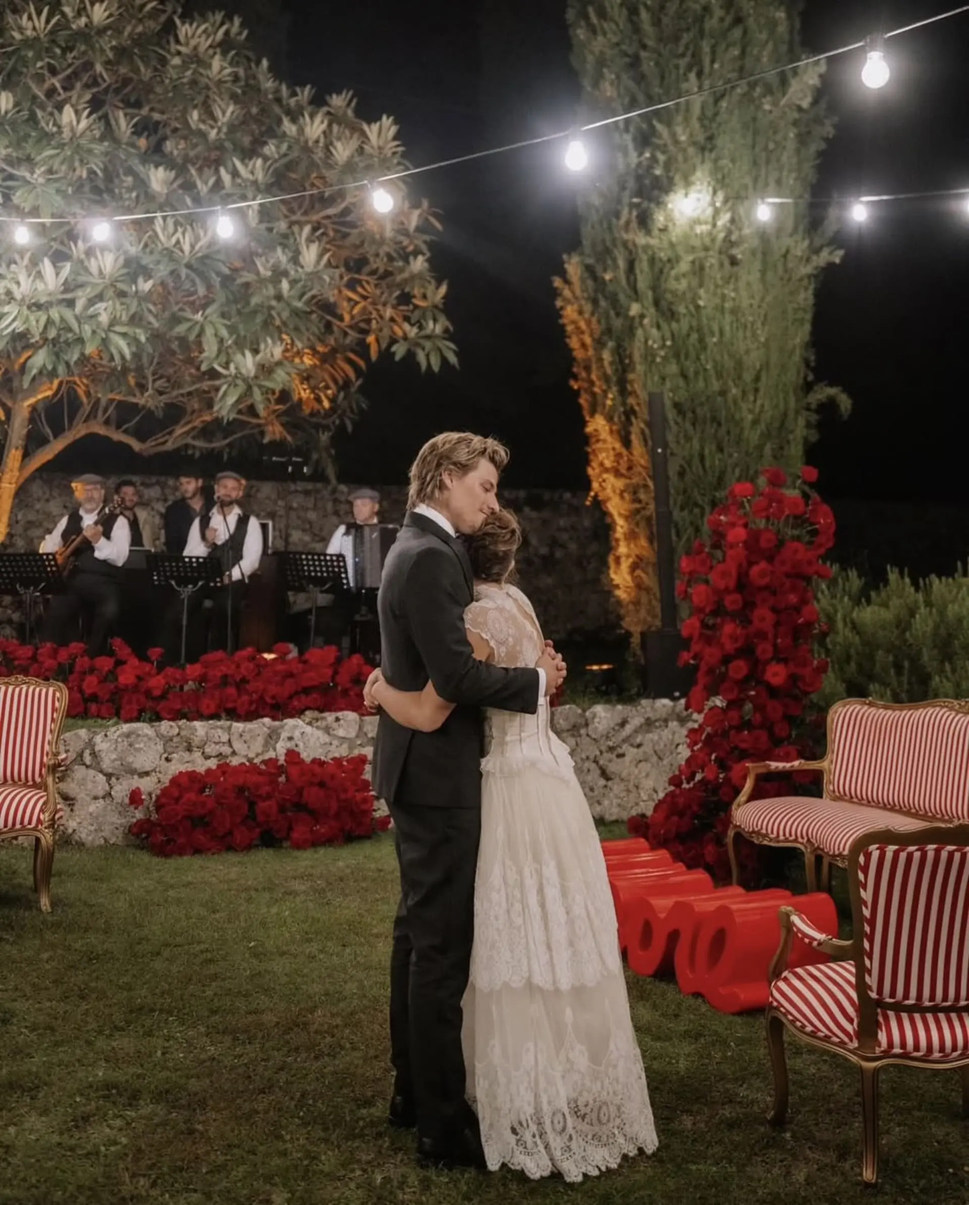 【milliebobbybrown】怪奇物語 演員 Millie Bobby Brown婚姻04