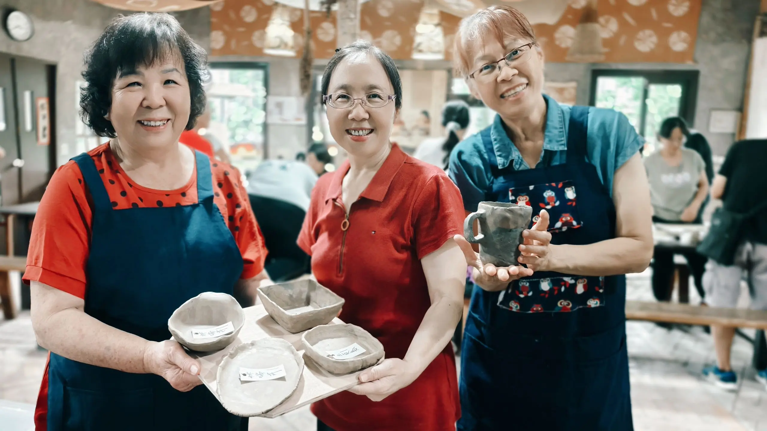 【梓辰文化】2025台灣在地故事 土地的韌性與感動，經由職人講師引導操作、尚未經過窯燒的作品