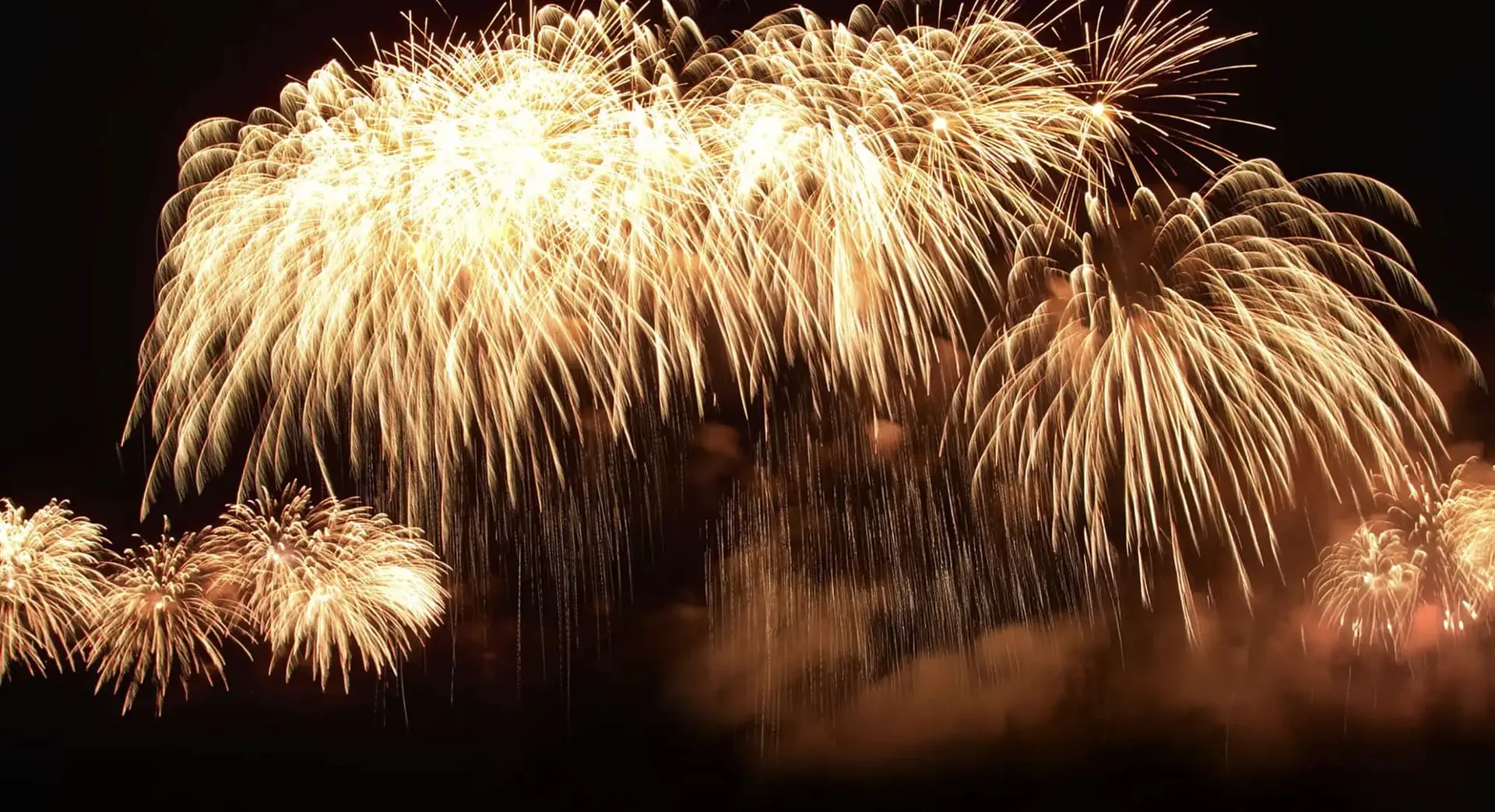 【新北市政府】閃耀新北1314 跨年煙火 錦冠瀑布