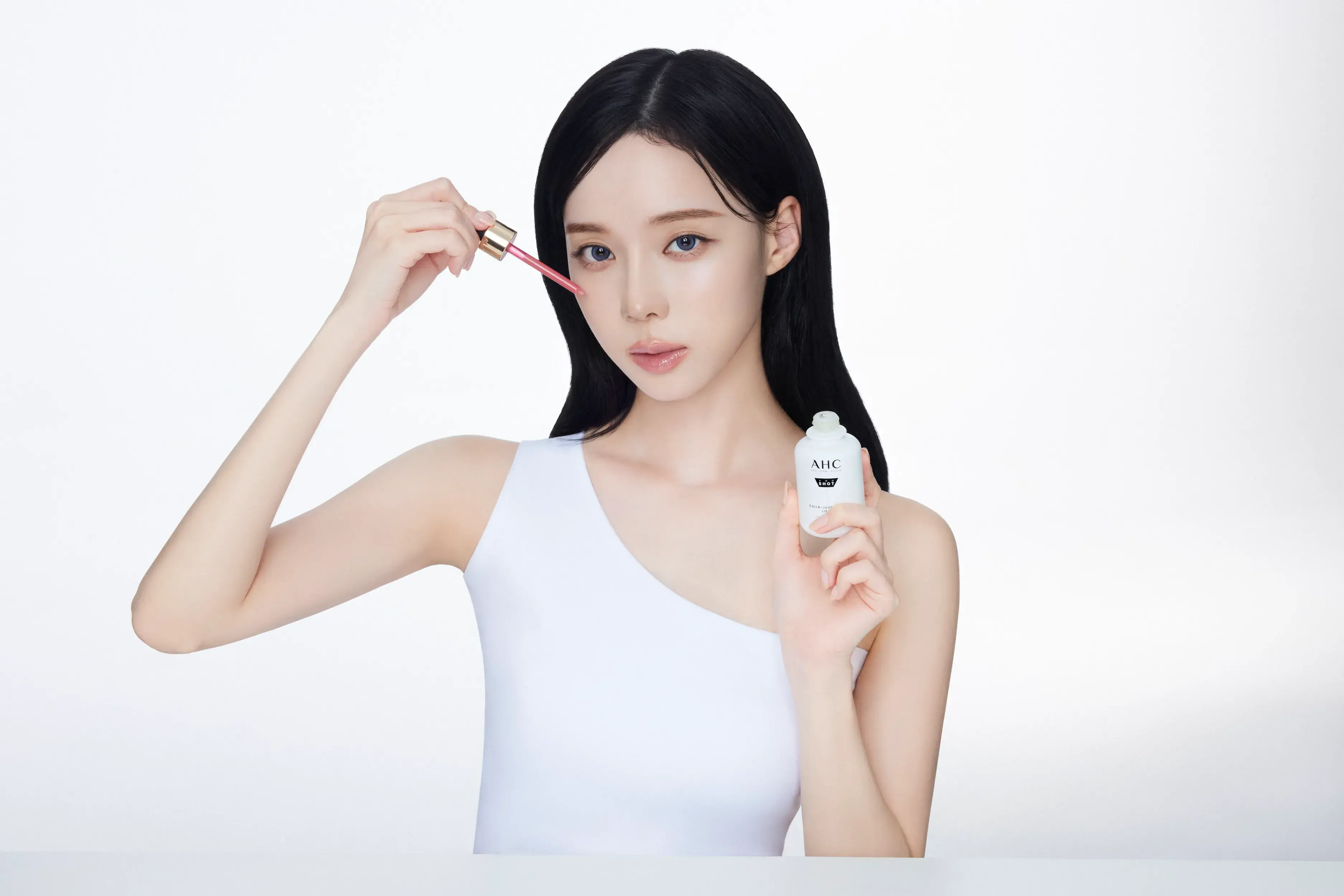 Ahc全新全球品牌大使aespa Winter完美演繹雙波抗老科技 雙波抗老多肽膠原精華