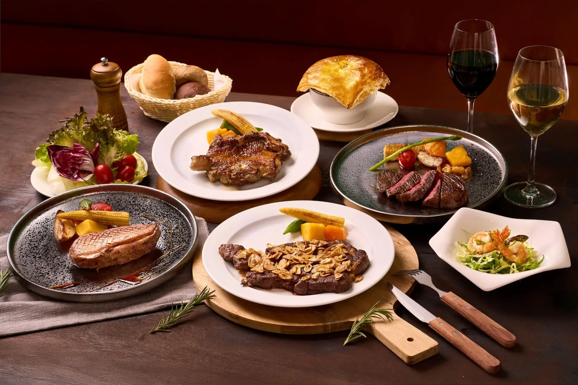 Tok牛排屋不惜成本提供大份量主餐,搭配舒活自助吧,品嚐到純粹本味與美好