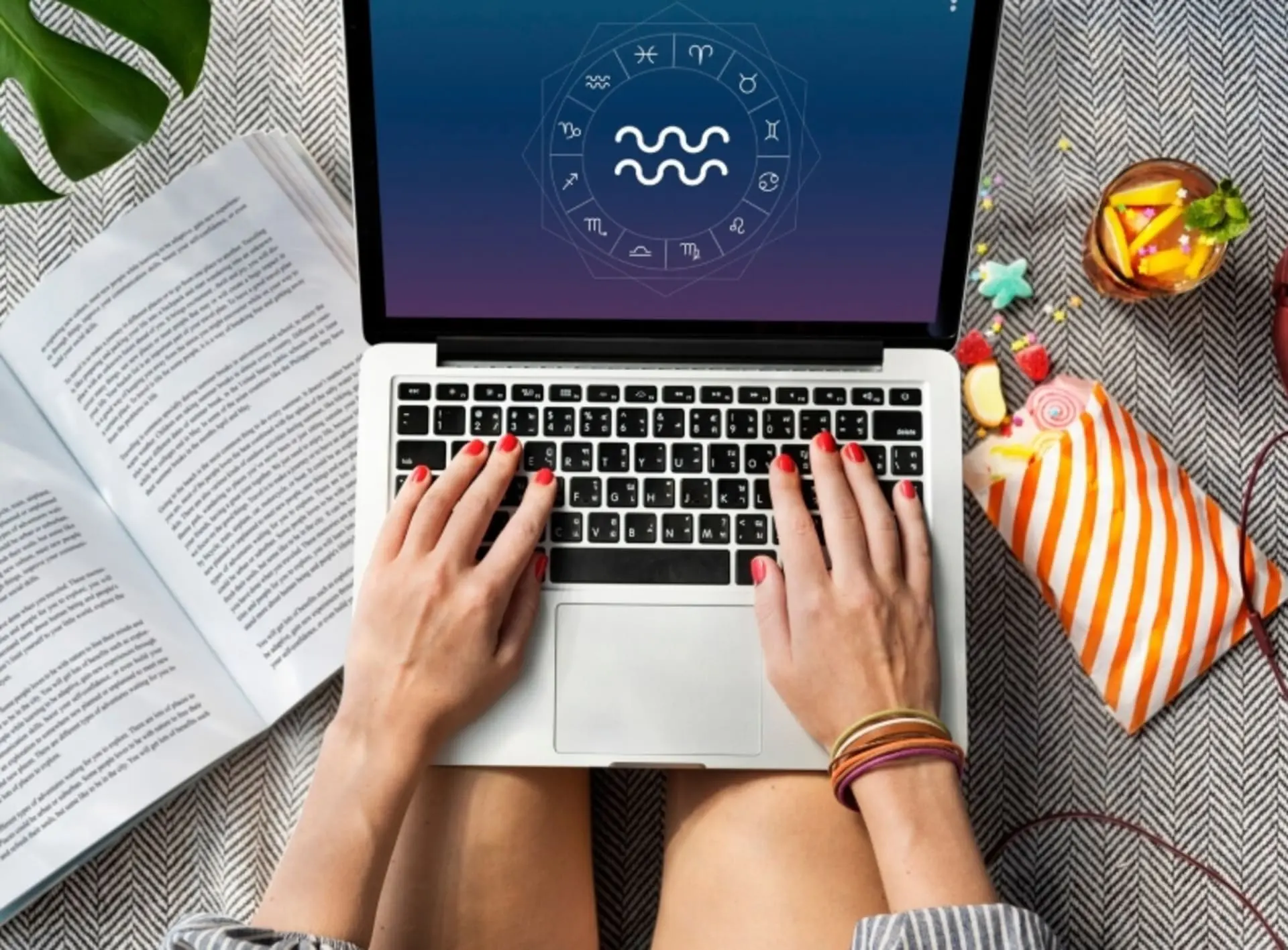 【freepik】旅遊 星辰指引