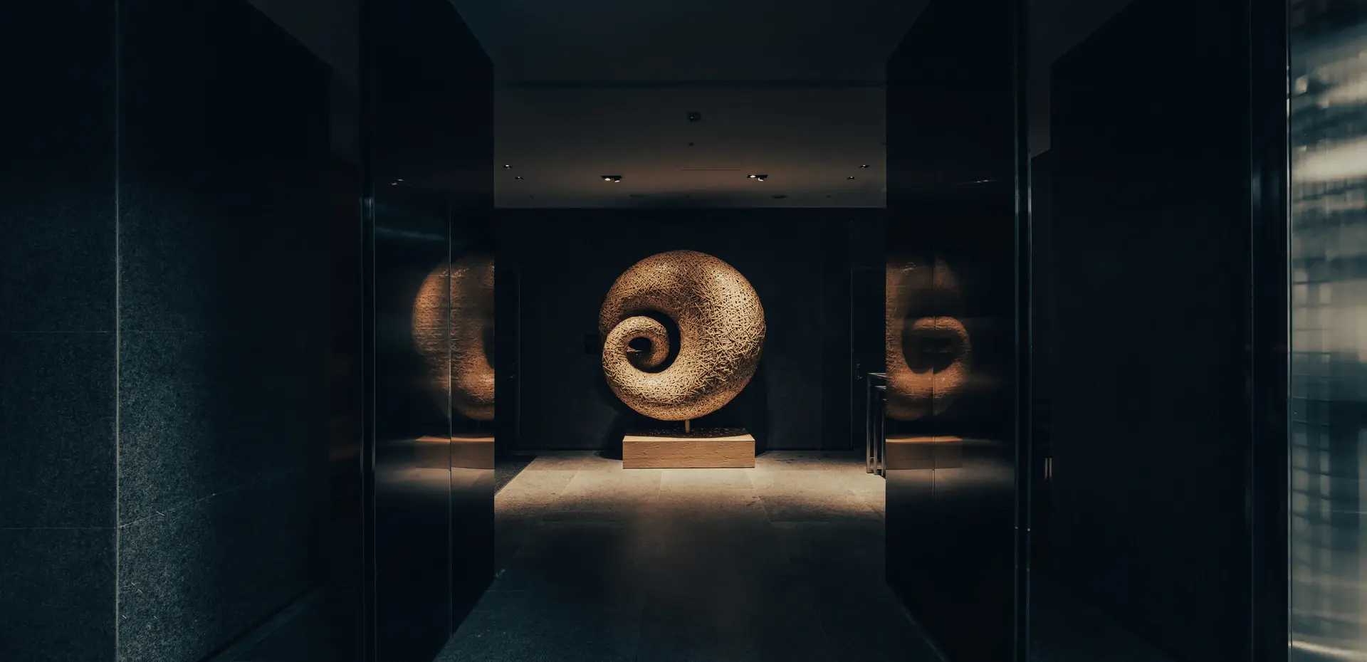 漢來日月行館 藝術品 日月映輝