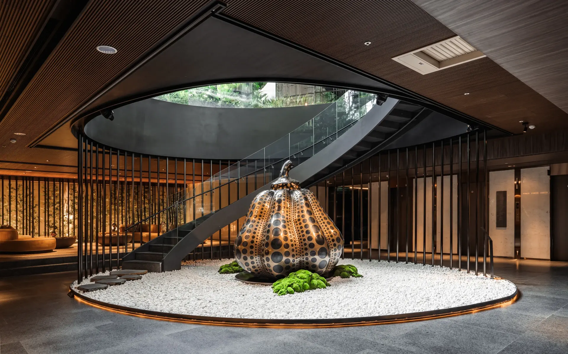 漢來日月行館 藝術品日本藝術家草間彌生經典作品 南瓜由中國信託銀行典藏借展3