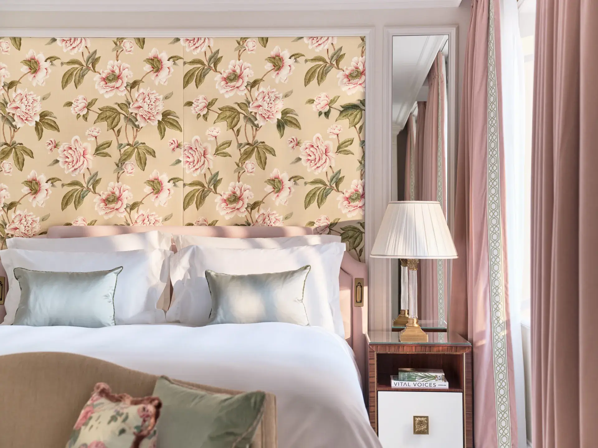 The Dorchester Rooms And Suites Deluxe Room Dorchester Collection 12