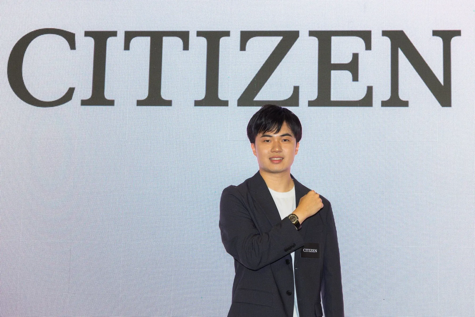 Citizen推出光動能50週年限定款「photon」腕錶,首邀桌球國手林昀儒擔任品牌好友。s